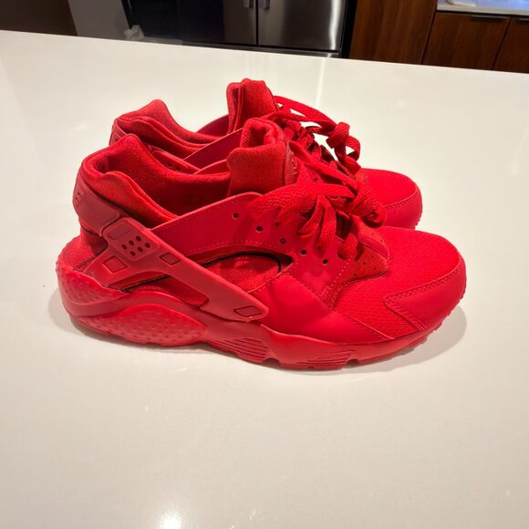 Nike Air Huarache Triple Red Size Youth 7 or Womens size 8.5 Brand NEW - Picture 5 of 10